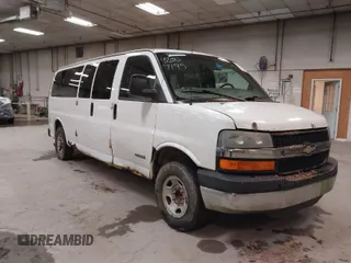 2004 Chevrolet Express Passenger z VIN 1GAHG39U641233542, wystawiony jako IAAI lot #42007195 z przebiegiem 241 963 mil mil oraz . Historia ofert i sprzedaży dostępna na DreamBid. Obrazek 1.