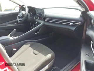 2022 Hyundai Elantra SEL z VIN KMHLM4AG5NU361174, wystawiony jako IAAI lot #41657373 z przebiegiem 34 213 mil mil oraz . Historia ofert i sprzedaży dostępna na DreamBid. Obrazek 5.