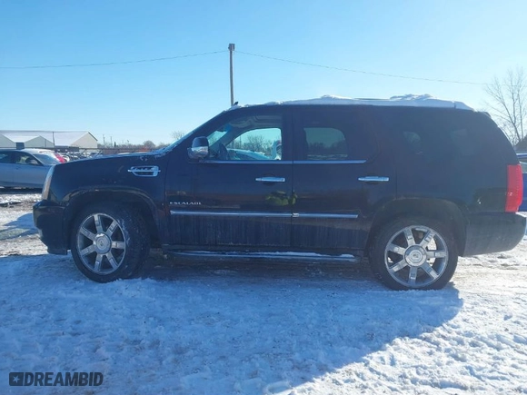 2011 Cadillac Escalade Luxury with VIN 1GYS4BEFXBR143441, listed as a IAAI auction lot 41635672 with NaN miles. Bid and sale history available at carsss.com. Image 14.