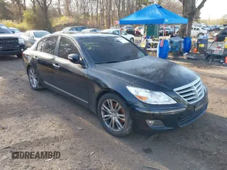 2009 Hyundai Genesis with VIN KMHGC46F39U040132, listed as a IAAI auction lot 42018114 with 111,625 mi miles. Bid and sale history available at carsss.com. Image 1.