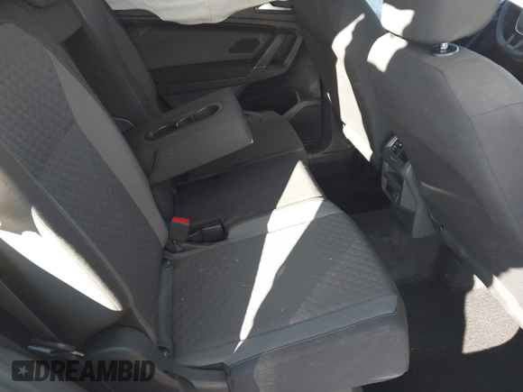 2018 Volkswagen Tiguan S with VIN 3VV0B7AX9JM209722, listed as a IAAI auction lot 41610749 with 44,593 mi miles and . Bid and sale history available at DreamBid. Image 8.