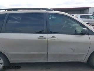 2010 Toyota Sienna CE with VIN 5TDKK4CC9AS311702, listed as a IAAI auction lot 41586415 with 206,453 mi miles. Bid and sale history available at carsss.com. Image 13.