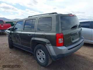 2015 Jeep Patriot Sport with VIN 1C4NJPBA3FD388263, listed as a IAAI auction lot 41813402 with 178,975 mi miles. Bid and sale history available at carsss.com. Image 3.