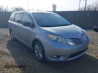 2011 Toyota Sienna XLE with VIN 5TDDK3DC0BS012604, listed as a IAAI auction lot 41533173 with 174,779 mi miles. Bid and sale history available at carsss.com. Image 1.