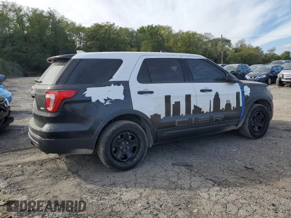 2016 Ford Utility Police Interceptor with VIN 1FM5K8AR8GGA19484, listed as a Copart auction lot 72447784 with 127,948 mi miles and Salvage Title. Bid and sale history available at carsss.com. Image 3.