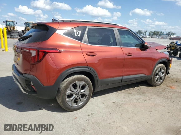 2024 Kia Seltos S z VIN KNDEU2AAXR7536925, wystawiony jako Copart lot #54615355 z przebiegiem 7 558 mil mil oraz Szkoda całkowita • Salvage title. Historia ofert i sprzedaży dostępna na DreamBid. Obrazek 3.
