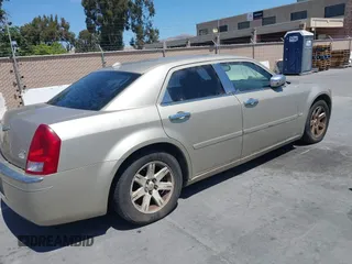 2005 Chrysler 300 Touring z VIN 2C3AA53G05H574466, wystawiony jako IAAI lot #42394595 z przebiegiem Nie podano mil oraz . Historia ofert i sprzedaży dostępna na DreamBid. Obrazek 4.