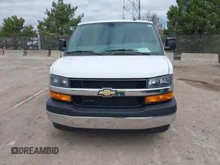 2021 Chevrolet Express Cargo z VIN 1GCWGAF75M1194461, wystawiony jako IAAI lot #42122648 z przebiegiem 64 047 mil mil oraz . Historia ofert i sprzedaży dostępna na DreamBid. Obrazek 12.