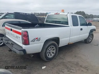 2005 Chevrolet Silverado 1500 with VIN 1GCEK19V65E152928, listed as a IAAI auction lot 41485115 with 165,560 mi miles. Bid and sale history available at carsss.com. Image 4.