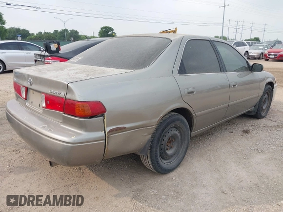 2000 Toyota Camry CE z VIN JT2BG22K9Y0458526, wystawiony jako IAAI lot #42289402 z przebiegiem 269 596 mil mil oraz . Historia ofert i sprzedaży dostępna na DreamBid. Obrazek 4.