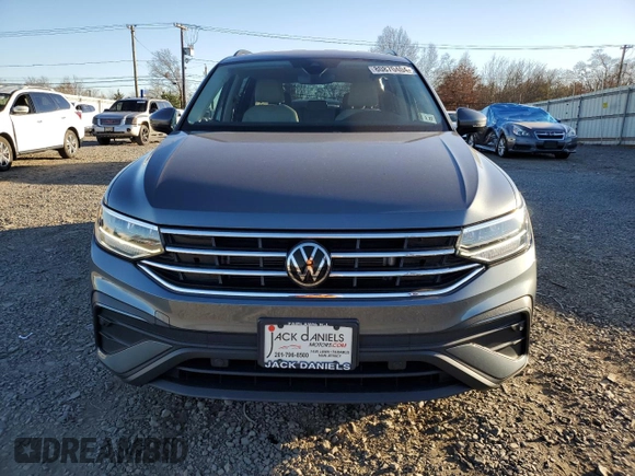 2022 Volkswagen Tiguan S with VIN 3VV0B7AX2NM043145, listed as a Copart auction lot 80870404 with 22,284 mi miles and Salvage Title. Bid and sale history available at carsss.com. Image 5.