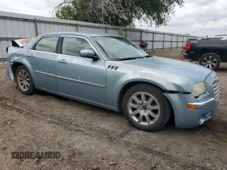 2008 Chrysler 300 Limited z VIN 2C3KA33G68H267705, wystawiony jako Copart lot #54414425 z przebiegiem 141 010 mil mil oraz Szkoda całkowita • Salvage title. Historia ofert i sprzedaży dostępna na DreamBid. Obrazek 4.