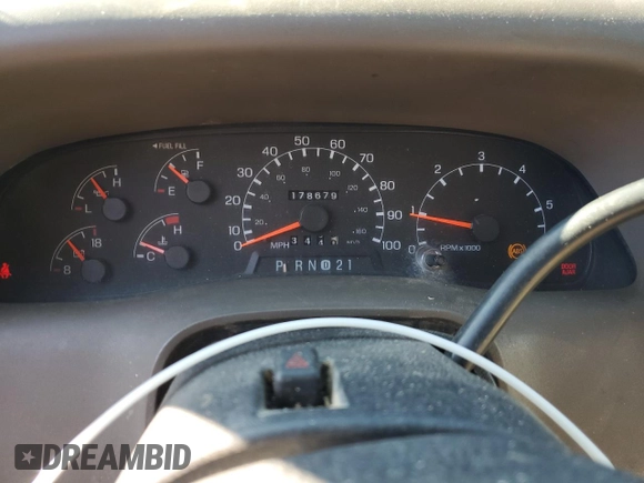 2000 Ford F-250 XL z VIN 1FTNF21L4YEA19819, wystawiony jako Copart lot #45388195 z przebiegiem 178 679 mil mil oraz Szkoda całkowita • Salvage title. Historia ofert i sprzedaży dostępna na DreamBid. Obrazek 9.