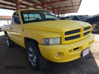 2000 Dodge 1500 z VIN 1B7HC16ZXYS543037, wystawiony jako IAAI lot #42477808 z przebiegiem 165 294 mil mil oraz . Historia ofert i sprzedaży dostępna na DreamBid. Obrazek 1.