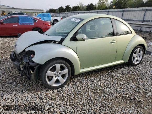 2010 Volkswagen New Beetle Coupe with VIN 3VWPW3AG5AM010674, listed as a Copart auction lot 51767595 with 134,418 mi miles and Salvage Title. Bid and sale history available at carsss.com. Image 1.