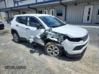 2025 Jeep Compass Sport z VIN 3C4NJDAN5ST505851, wystawiony jako Copart lot #60105775 z przebiegiem 4 062 mil mil oraz Szkoda całkowita • Salvage title. Historia ofert i sprzedaży dostępna na DreamBid. Obrazek 4.