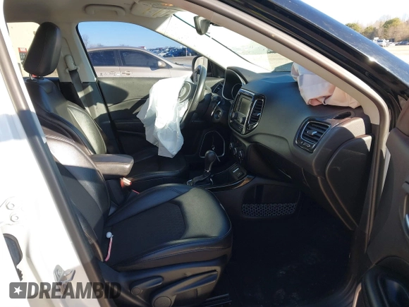 2018 Jeep Compass Latitude with VIN 3C4NJCBB3JT407916, listed as a IAAI auction lot 41333657 with 84,929 mi miles. Bid and sale history available at carsss.com. Image 5.