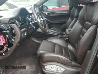 2018 Porsche Macan S z VIN WP1AB2A59JLB35593, wystawiony jako Copart lot #56154235 z przebiegiem Nie podano mil oraz Czysty tytuł • Clean title. Historia ofert i sprzedaży dostępna na DreamBid. Obrazek 7.
