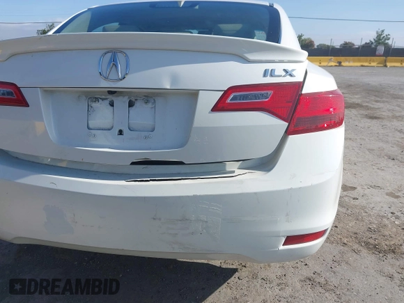 2013 Acura ILX Technology z VIN 19VDE1F73DE018446, wystawiony jako IAAI lot #42486503 z przebiegiem 76 249 mil mil oraz . Historia ofert i sprzedaży dostępna na DreamBid. Obrazek 6.