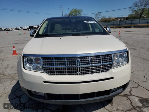 2008 Lincoln MKX z VIN 2LMDU88C98BJ14575, wystawiony jako Copart lot #52404995 z przebiegiem 78 638 mil mil oraz Szkoda całkowita • Salvage title. Historia ofert i sprzedaży dostępna na DreamBid. Obrazek 5.