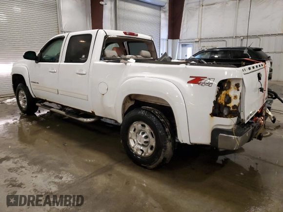 2009 GMC Sierra 2500HD SLT z VIN 1GTHK63K99F116837, wystawiony jako Copart lot #42639705 z przebiegiem 253 632 mil mil oraz Szkoda całkowita • Salvage title. Historia ofert i sprzedaży dostępna na DreamBid. Obrazek 2.