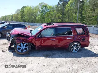 2019 Chevrolet Tahoe LT z VIN 1GNSKBKC2KR338107, wystawiony jako IAAI lot #41999167 z przebiegiem 117 260 mil mil oraz . Historia ofert i sprzedaży dostępna na DreamBid. Obrazek 6.