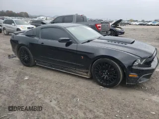 2013 Ford Mustang GT z VIN 1ZVBP8CF0D5206704, wystawiony jako Copart lot #82353494 z przebiegiem 118 303 mil mil oraz Szkody całkowita. Historia ofert i sprzedaży dostępna na DreamBid. Obrazek 4.