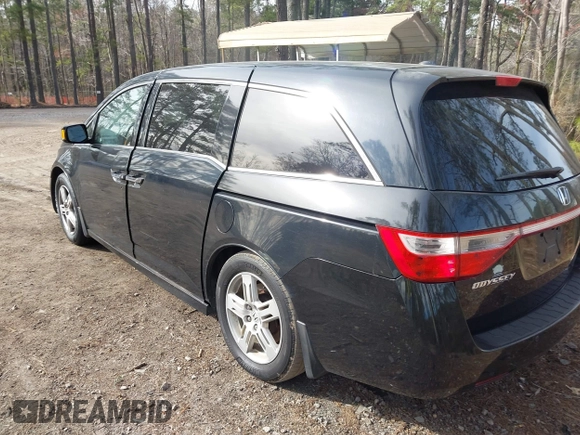 2013 Honda Odyssey Touring with VIN 5FNRL5H96DB003796, listed as a IAAI auction lot 41828376 with 6,308 mi miles and . Bid and sale history available at carsss.com. Image 3.
