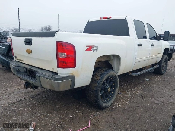 2014 Chevrolet Silverado 2500HD LT with VIN 1GC1KXC83EF101093, listed as a IAAI auction lot 41368673 with 286,280 mi miles. Bid and sale history available at carsss.com. Image 4.