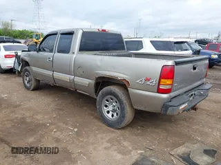 2000 Chevrolet Silverado 1500 LS with VIN 2GCEK19T3Y1266020, listed as a IAAI auction lot 42060263 with 270,921 mi miles. Bid and sale history available at carsss.com. Image 3.