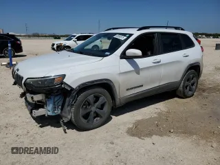 2019 Jeep Cherokee Latitude Plus with VIN 1C4PJLLX5KD392622, listed as a Copart auction lot 50386515 with 111,787 mi miles and Salvage Title. Bid and sale history available at carsss.com. Image 1.