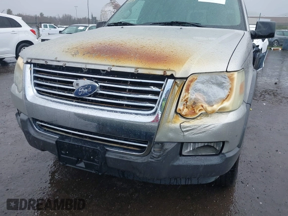 2006 Ford Explorer XLT with VIN 1FMEU73816ZA04465, listed as a IAAI auction lot 41803947 with 185,866 mi miles. Bid and sale history available at carsss.com. Image 6.