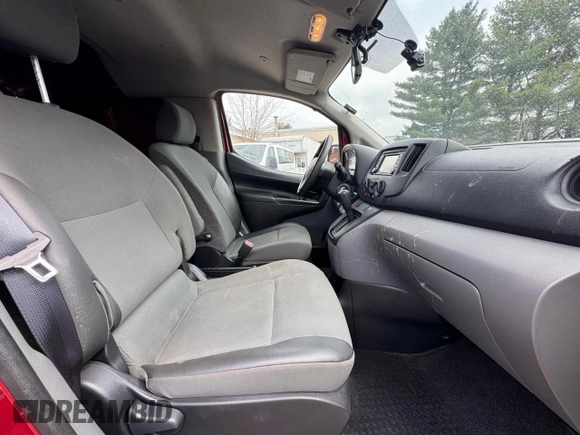 2018 Nissan NV200 SV z VIN 3N6CM0KN1JK70221, wystawiony jako Copart lot #57728825 z przebiegiem 177 867 mil mil oraz Tytuł czysty. Historia ofert i sprzedaży dostępna na DreamBid. Obrazek 5.