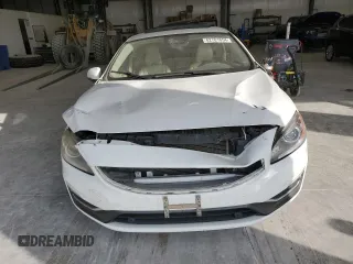 2015 Volvo S60 T5 Platinum with VIN YV1612TM8F2352980, listed as a Copart auction lot 82701654 with 0 mi miles and Salvage Title. Bid and sale history available at carsss.com. Image 5.