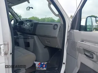 2012 Ford Econoline Cargo Commercial z VIN 1FTNE2EL4CDB10469, wystawiony jako IAAI lot #41861427 z przebiegiem 185 634 mil mil oraz . Historia ofert i sprzedaży dostępna na DreamBid. Obrazek 5.