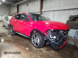 2024 Alfa Romeo Tonale Ti z VIN ZASPATCW8R3049721, wystawiony jako Copart lot #51983565 z przebiegiem 9 807 mil mil oraz Szkoda całkowita • Salvage title. Historia ofert i sprzedaży dostępna na DreamBid. Obrazek 4.