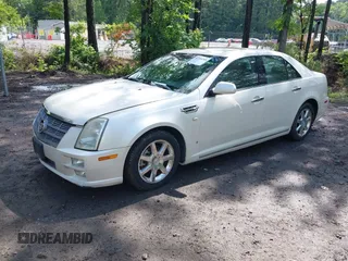 2008 Cadillac STS RWD z VIN 1G6DZ67A980209793, wystawiony jako IAAI lot #42399289 z przebiegiem 175 341 mil mil oraz . Historia ofert i sprzedaży dostępna na DreamBid. Obrazek 2.