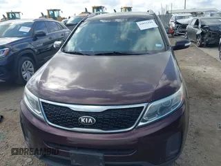 2015 Kia Sorento LX with VIN 5XYKTDA79FG635935, listed as a IAAI auction lot 42052420 with 170,386 mi miles. Bid and sale history available at carsss.com. Image 12.