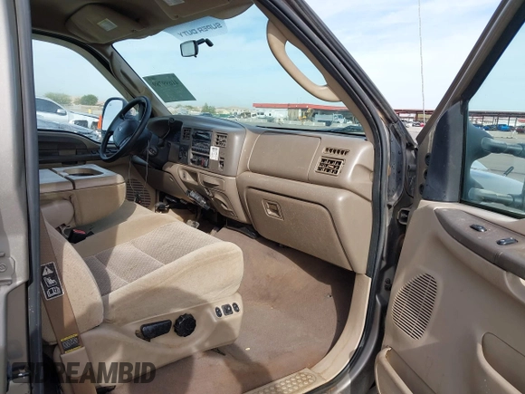 2003 Ford F-350 XL z VIN 1FTSW31P63EC46630, wystawiony jako IAAI lot #41699789 z przebiegiem 129 633 mil mil oraz . Historia ofert i sprzedaży dostępna na DreamBid. Obrazek 5.