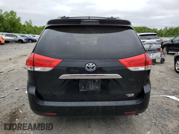 2011 Toyota Sienna XLE z VIN 5TDDK3DC6BS003695, wystawiony jako Copart lot #56868305 z przebiegiem 171 865 mil mil oraz Czysty tytuł • Clean title. Historia ofert i sprzedaży dostępna na DreamBid. Obrazek 6.
