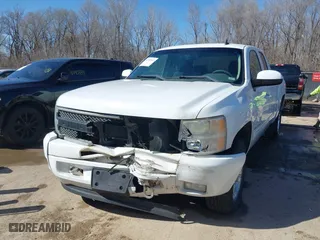 2009 Chevrolet Silverado 1500 LT with VIN 1GCEK29069Z290607, listed as a IAAI auction lot 41752949 with 252,172 mi miles. Bid and sale history available at carsss.com. Image 6.