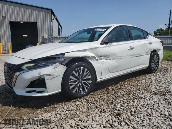 2025 Nissan Altima SV z VIN 1N4BL4DV5SN393597, wystawiony jako Copart lot #59698375 z przebiegiem 1 490 mil mil oraz Czysty tytuł • Clean title. Historia ofert i sprzedaży dostępna na DreamBid. Obrazek 1.