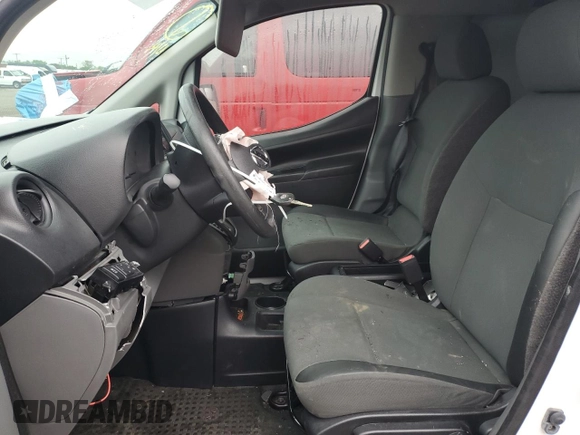 2015 Nissan NV200 SV z VIN 3N6CM0KN7FK736572, wystawiony jako Copart lot #54480405 z przebiegiem 130 681 mil mil oraz Szkoda całkowita • Salvage title. Historia ofert i sprzedaży dostępna na DreamBid. Obrazek 7.
