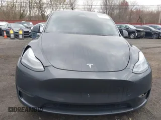 2024 Tesla Model Y Long Range z VIN 7SAYGDEE1RA323921, wystawiony jako IAAI lot #42027195 z przebiegiem 13 774 mil mil oraz . Historia ofert i sprzedaży dostępna na DreamBid. Obrazek 20.