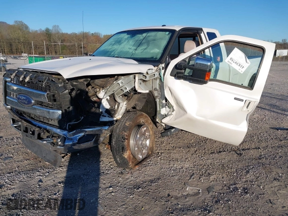 2016 Ford Super Duty F-250 SRW XLT with VIN 1FT7X2B69GEB82415, listed as a IAAI auction lot 41839758 with 45,000 mi miles. Bid and sale history available at carsss.com. Image 2.