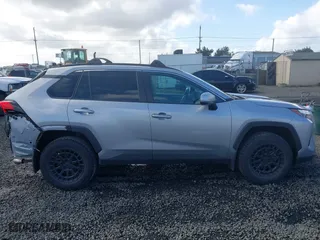 2022 Toyota RAV4 XLE with VIN 2T3P1RFV3NC266202, listed as a IAAI auction lot 41702818 with 62,043 mi miles. Bid and sale history available at carsss.com. Image 14.