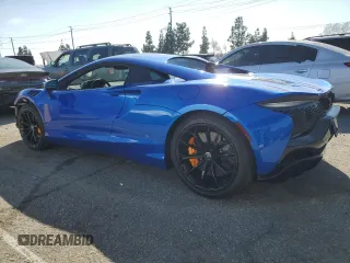 2023 McLaren Artura z VIN SBM16AEA9PW001592, wystawiony jako Copart lot #50613595 z przebiegiem 2956 mil mil oraz Szkody całkowita. Historia ofert i sprzedaży dostępna na DreamBid. Obrazek 2.