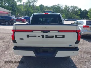2023 Ford F-150 Lightning Pro с VIN 1FTVW1EVXPWG27360, выставлен на аукционе IAAI как лот 42073228 с пробегом 25 519 миль миль и . История ставок и продаж доступна на DreamBid. Изображение 16.