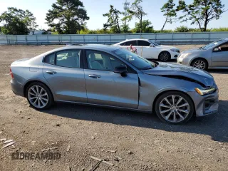 2021 Volvo S60 Momentum with VIN 7JR102TZ0MG119370, listed as a Copart auction lot 61006973 with 19,829 mi miles. Bid and sale history available at carsss.com. Image 4.
