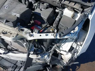 2019 Toyota Highlander SE with VIN 5TDJZRFH2KS623101, listed as a IAAI auction lot 41676210 with 65,697 mi miles. Bid and sale history available at carsss.com. Image 18.